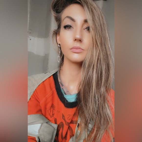 Meet your Posher, Ashley - Picture 2 of 4